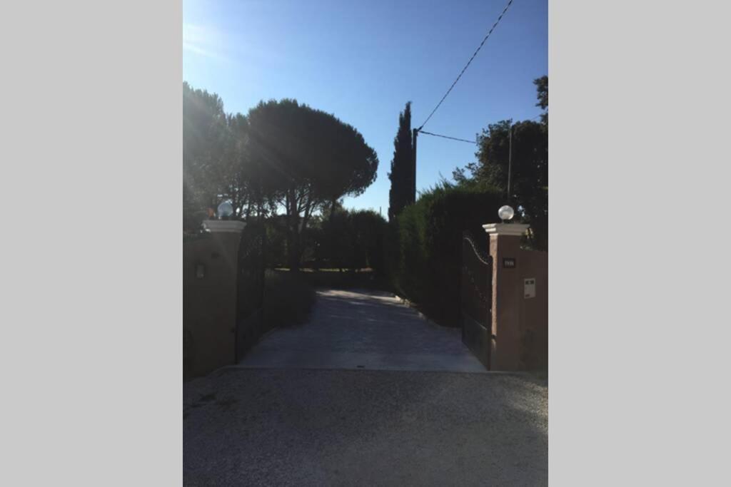 Gite 2 Pieces Au Calme Les Arcs-sur-Argens المظهر الخارجي الصورة